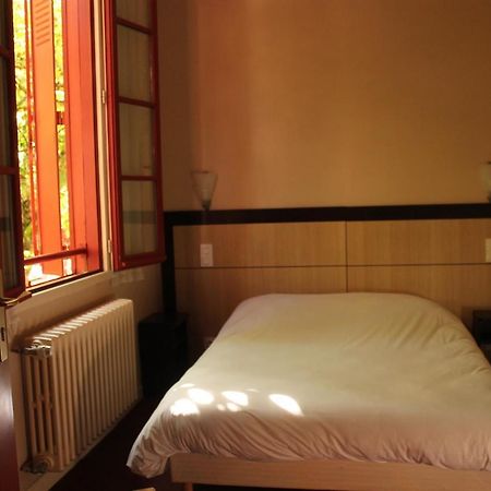 Hotel Le Commerce ミルポワ エクステリア 写真