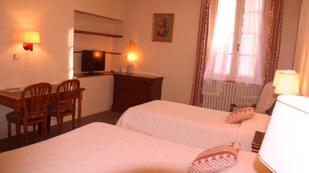 Hotel Le Commerce ミルポワ エクステリア 写真