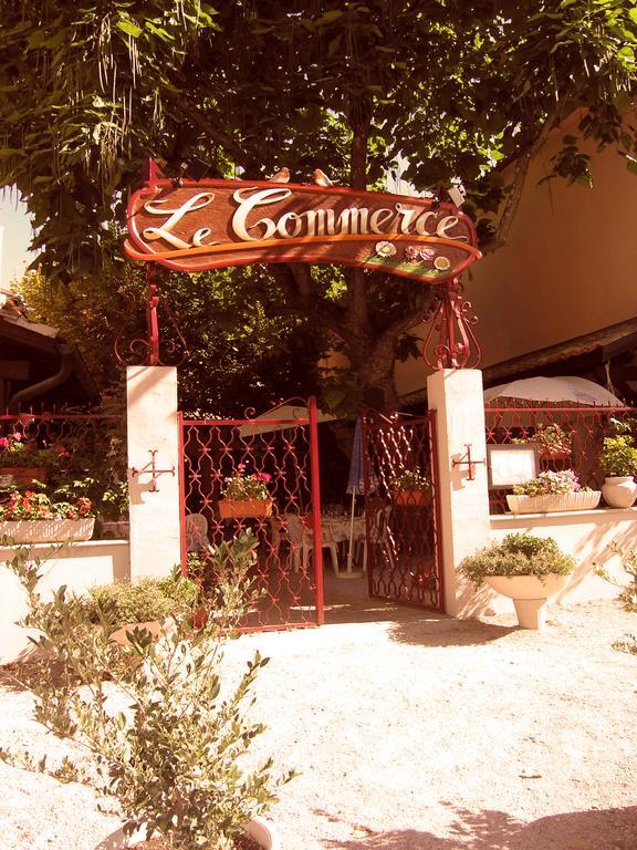 Hotel Le Commerce ミルポワ エクステリア 写真