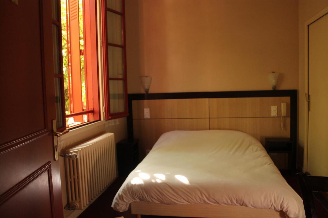 Hotel Le Commerce ミルポワ エクステリア 写真