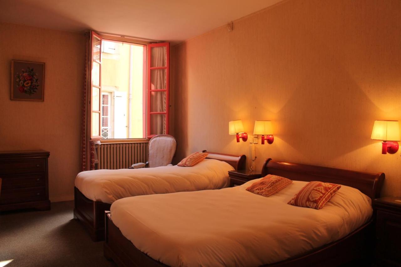 Hotel Le Commerce ミルポワ エクステリア 写真
